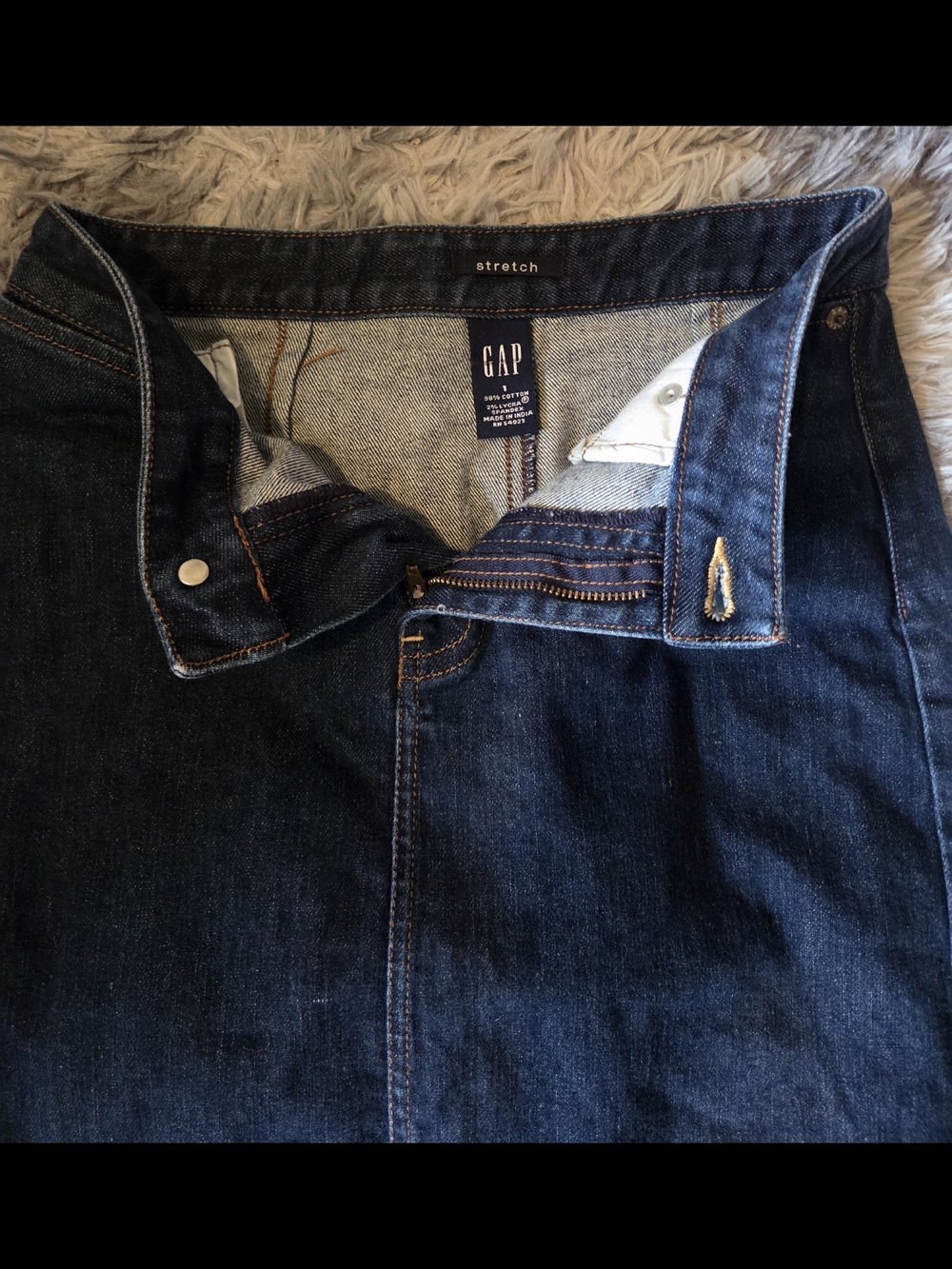 ​GAP Dark Wash Denim Pencil Skirt with Front Slit – Size 1